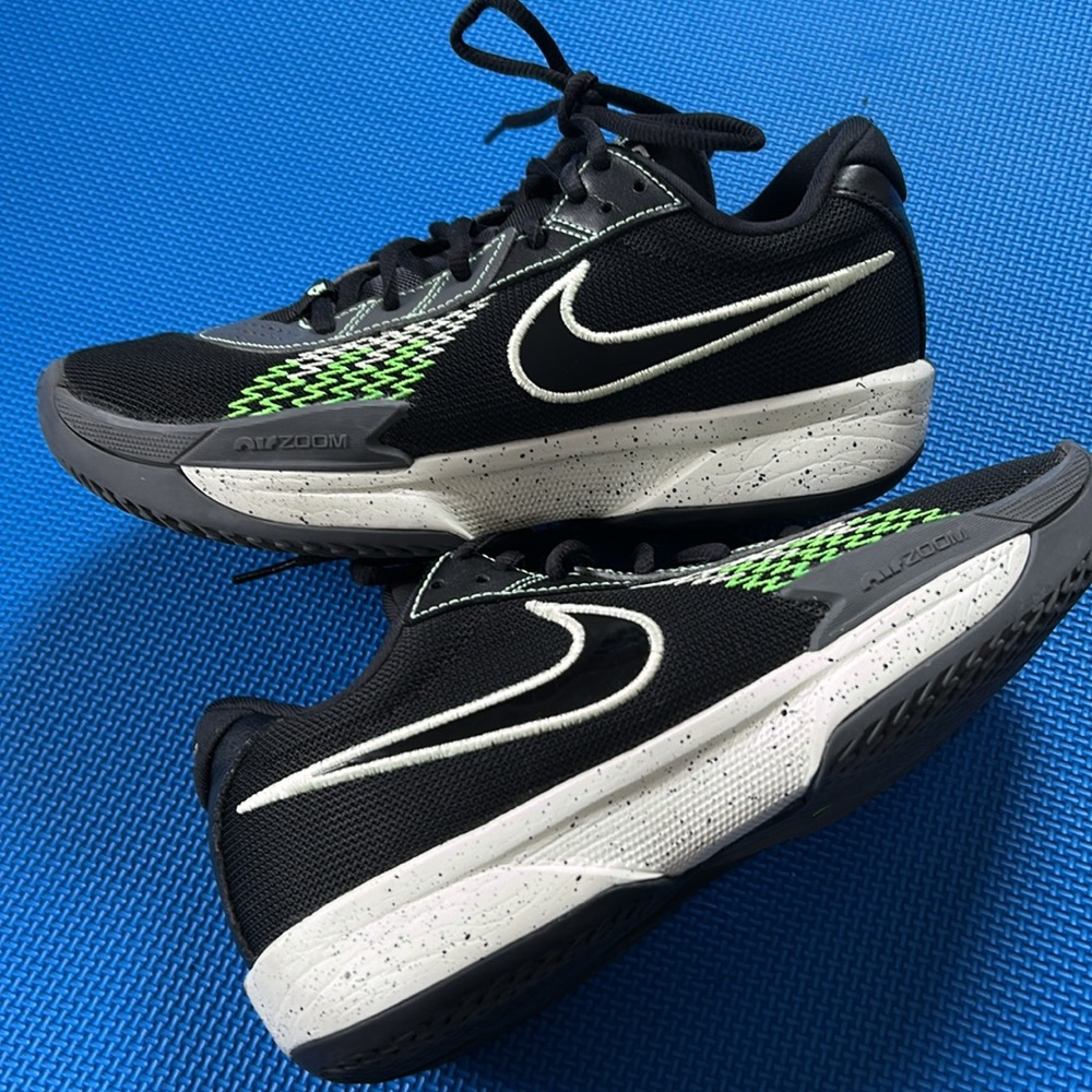 Nike Air Zoom G.T. Cut Academy Basketball Shoes Black Volt Barely Worn